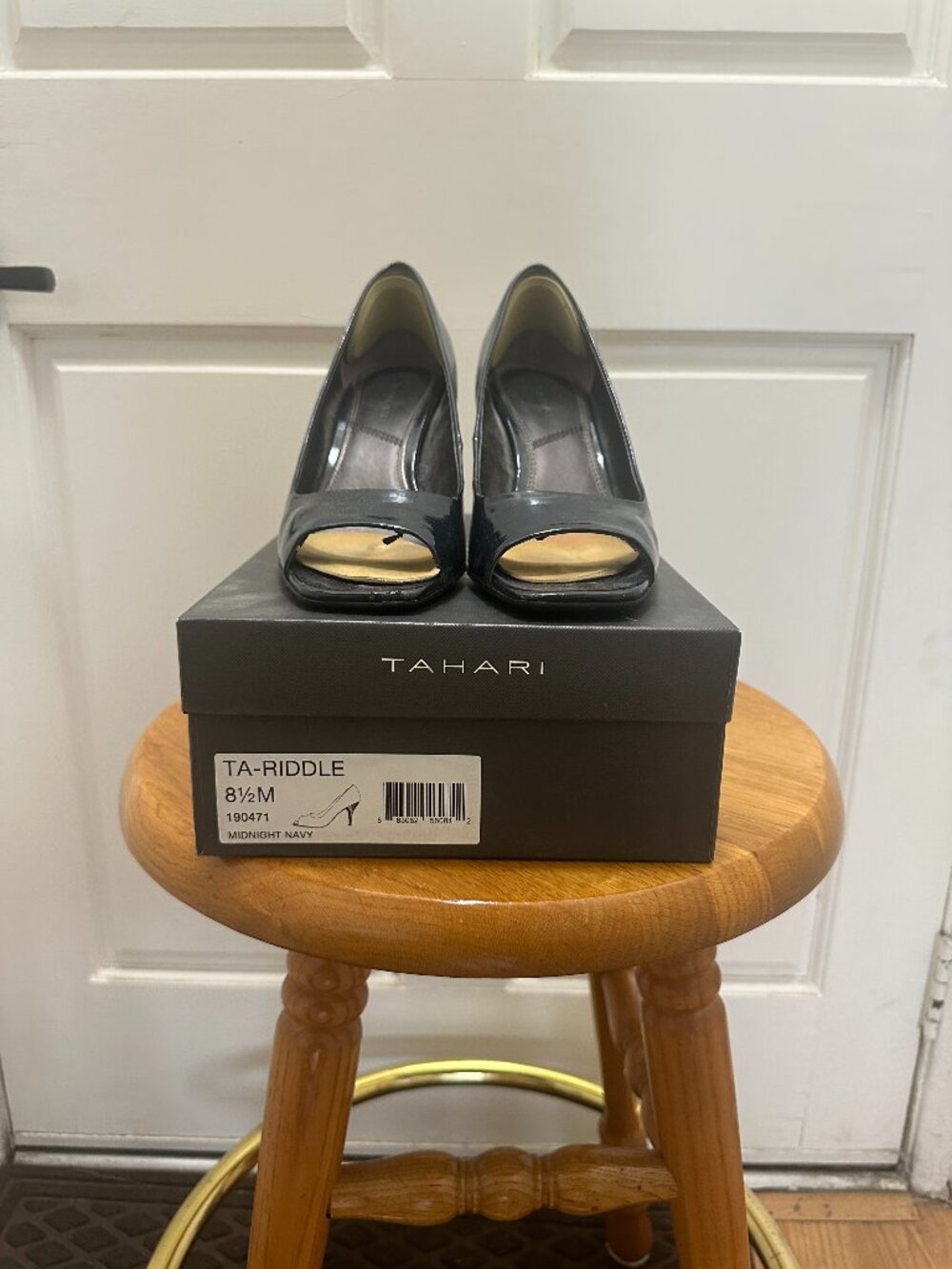 Tahari TA-Riddle Black Heels Women's Size 8.5